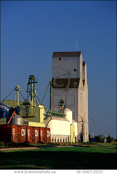 grain elevators, Duck Lake